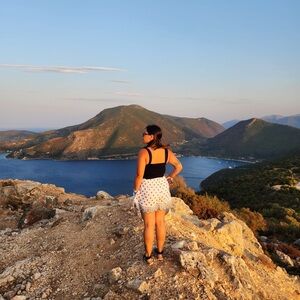 A&F linen Blend embroidered pull on short